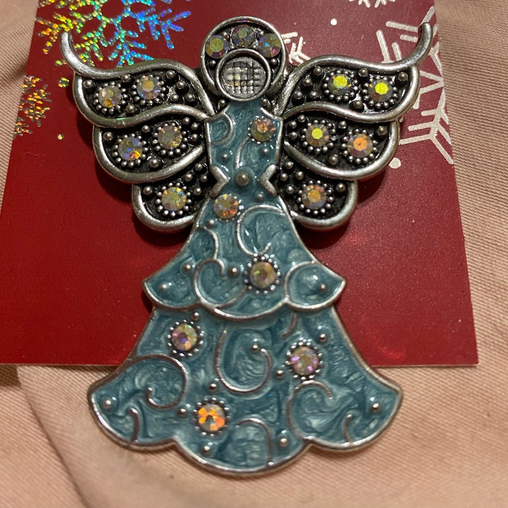 Angel brooch pin